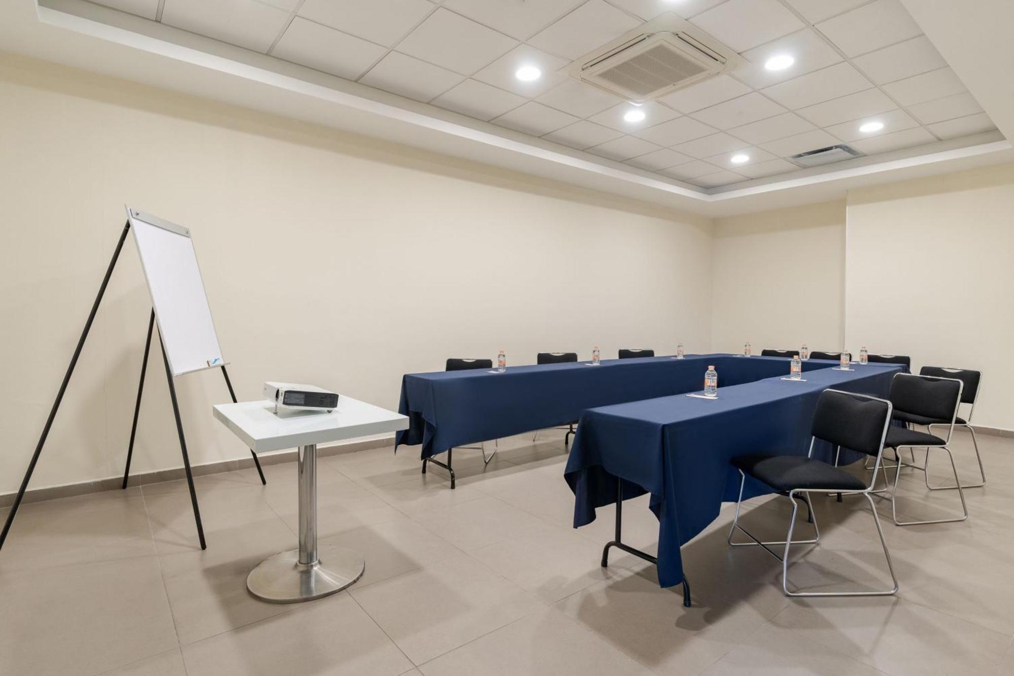 City Express Junior By Marriott Aguascalientes Centro Exteriör bild