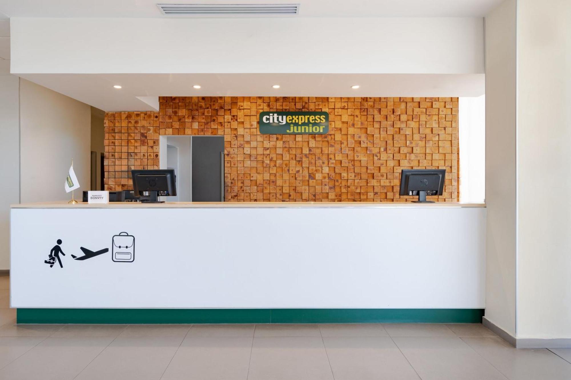City Express Junior By Marriott Aguascalientes Centro Exteriör bild