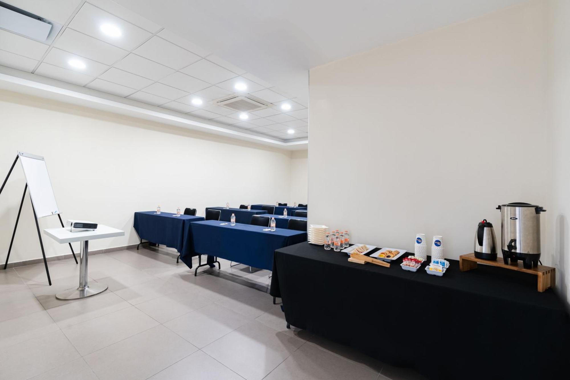City Express Junior By Marriott Aguascalientes Centro Exteriör bild